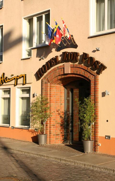 Altstadt Hotel Zur Post Stralsund Exterior foto