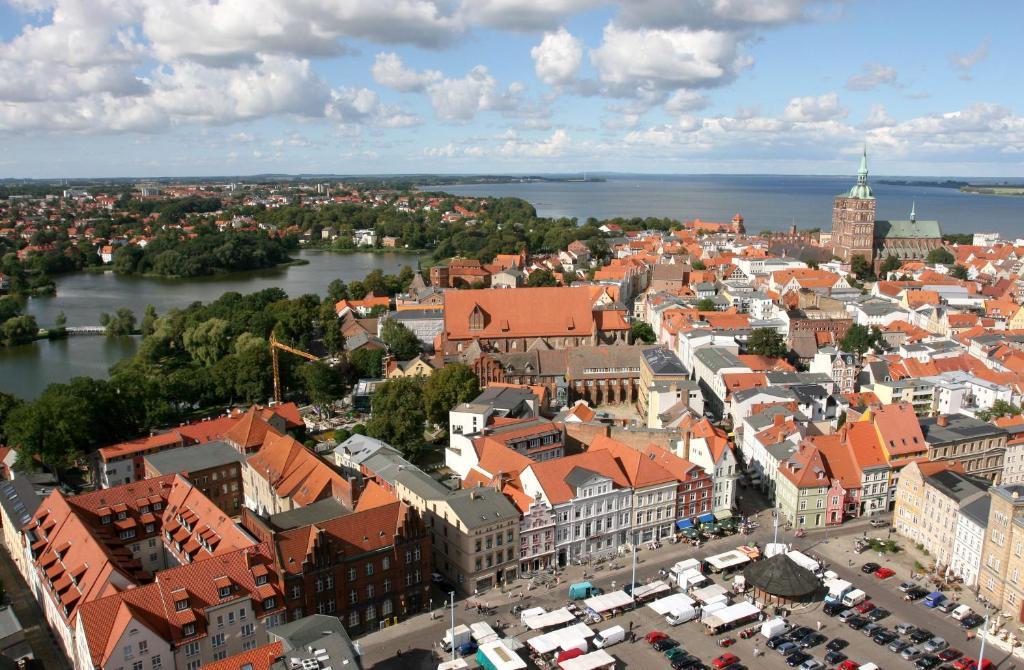 Altstadt Hotel Zur Post Stralsund Exterior foto