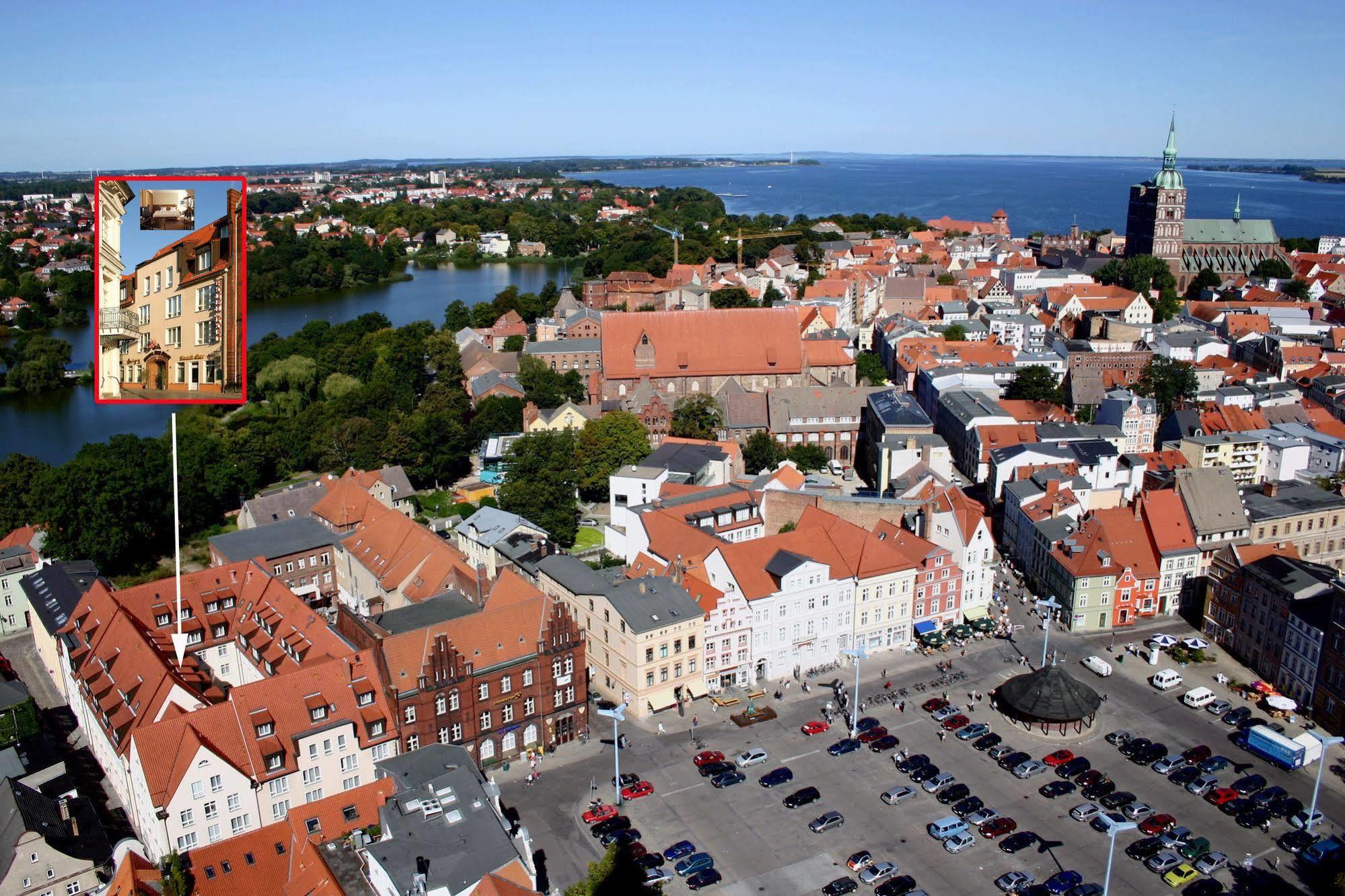 Altstadt Hotel Zur Post Stralsund Exterior foto